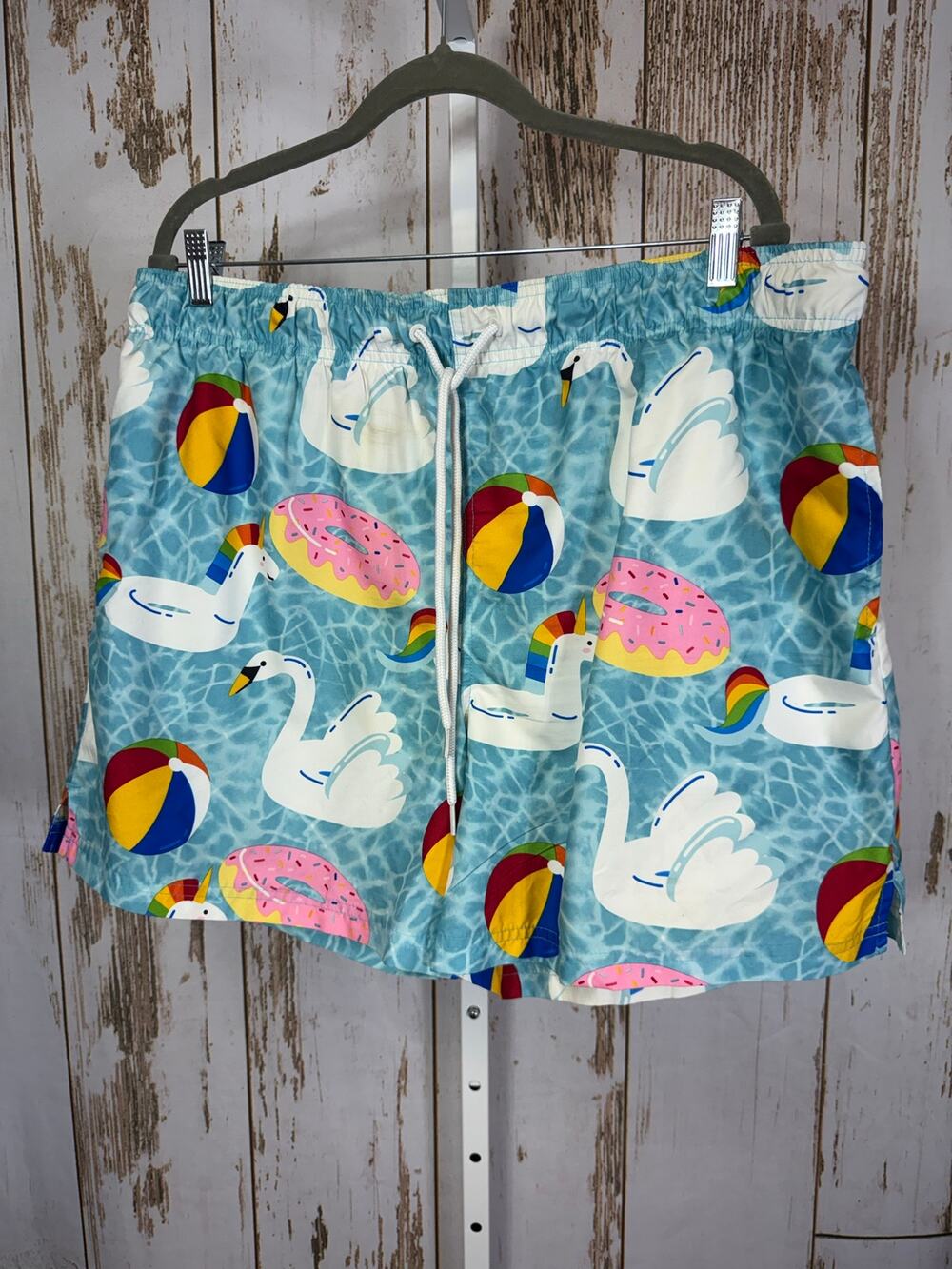 George Men's Colorful Swim Trunks. Size XL(40-42) Lined. Excellent condition!